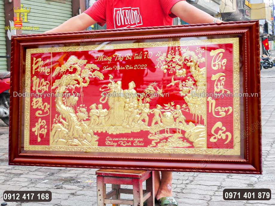 Gia chủ n&ecirc;n treo tranh đồng tại nơi cao r&aacute;o, ngang tầm mắt nh&igrave;n l&agrave; tốt nhất